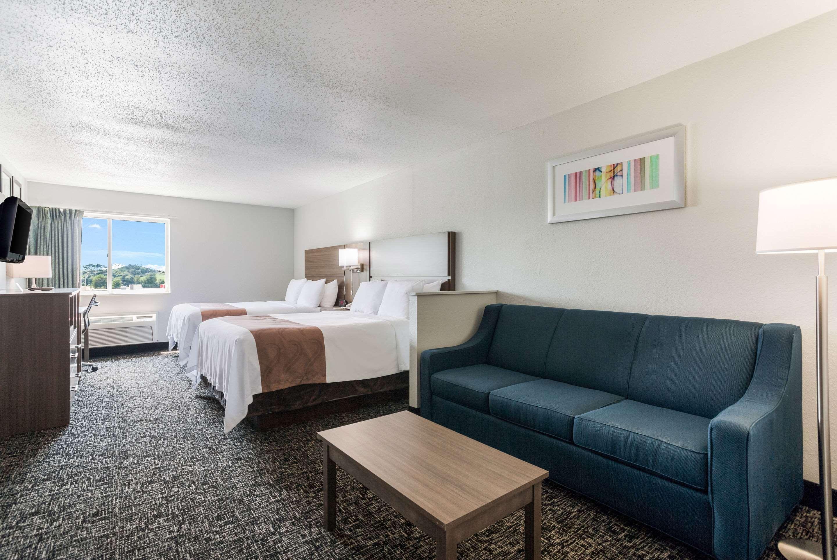 Quality Inn & Suites Ferdinand Buitenkant foto