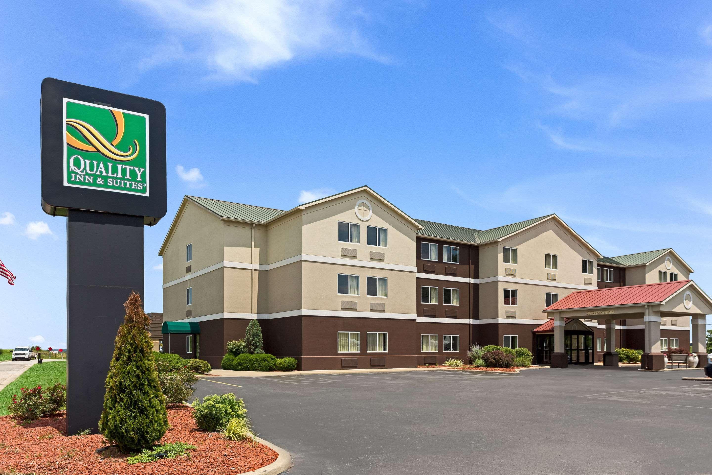 Quality Inn & Suites Ferdinand Buitenkant foto