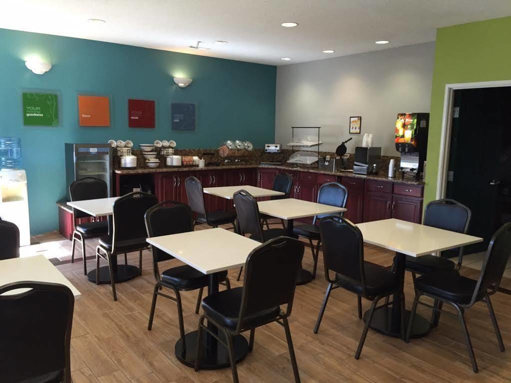 Quality Inn & Suites Ferdinand Buitenkant foto