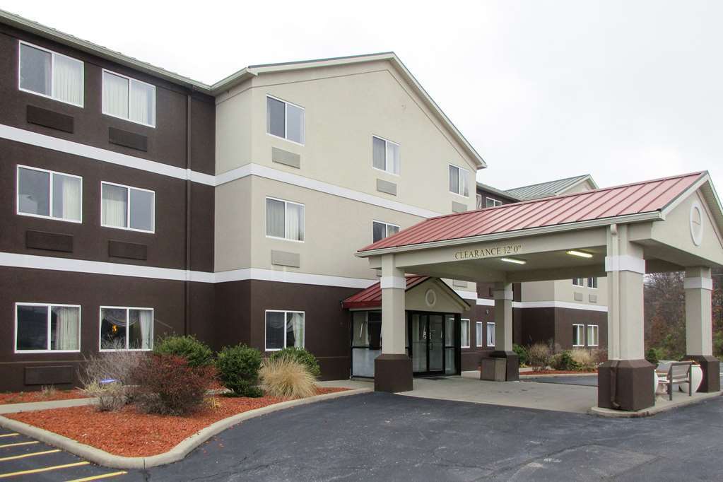 Quality Inn & Suites Ferdinand Buitenkant foto